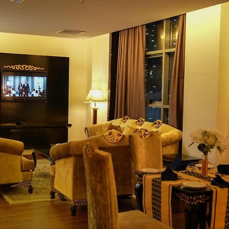 Golden Tulip Headington Hotel Masqat Buitenkant foto