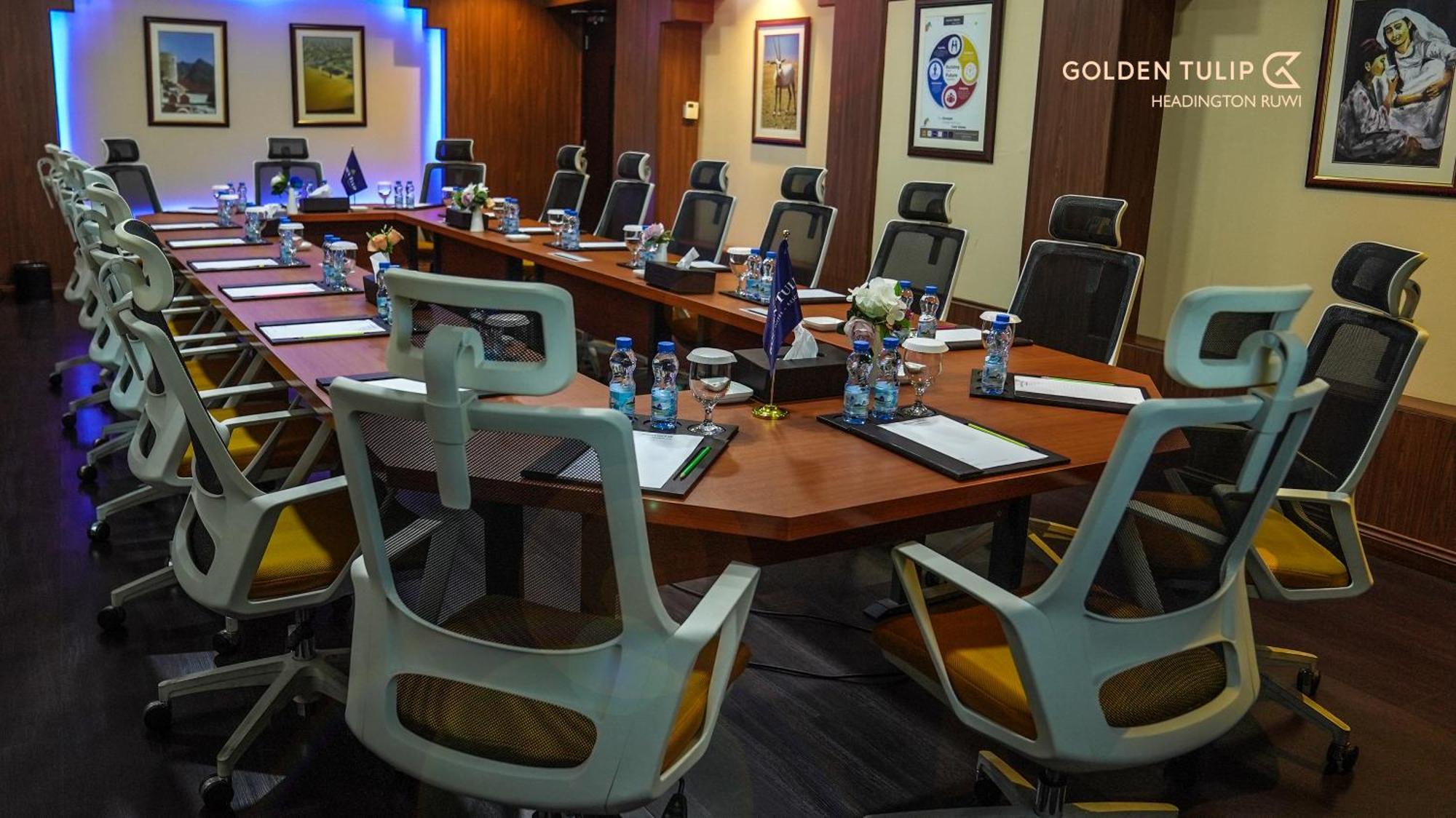 Golden Tulip Headington Hotel Masqat Buitenkant foto