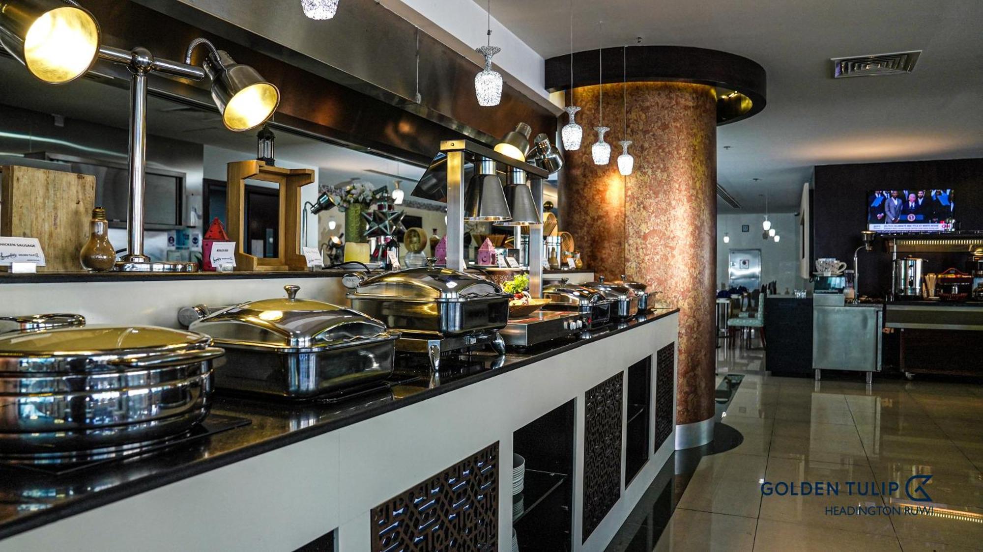 Golden Tulip Headington Hotel Masqat Buitenkant foto