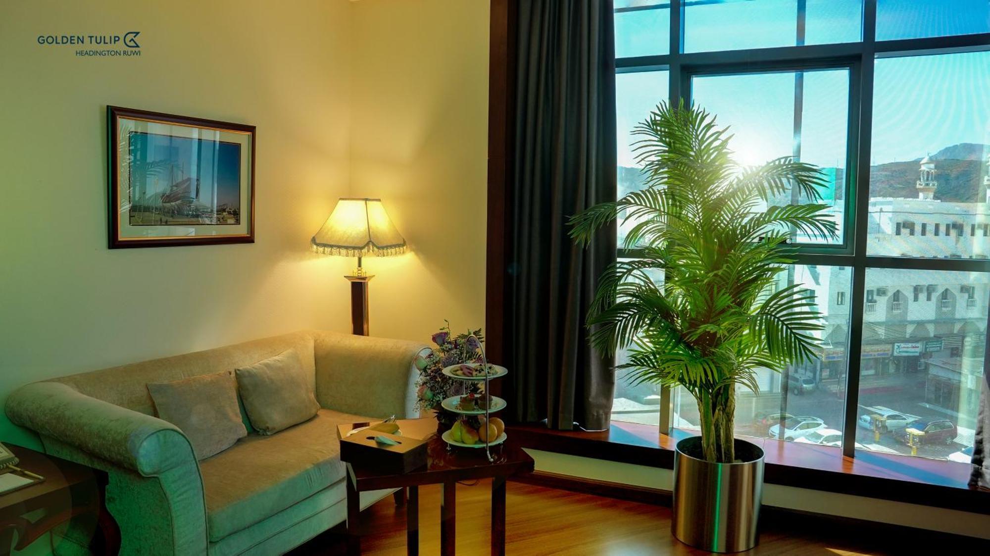 Golden Tulip Headington Hotel Masqat Buitenkant foto