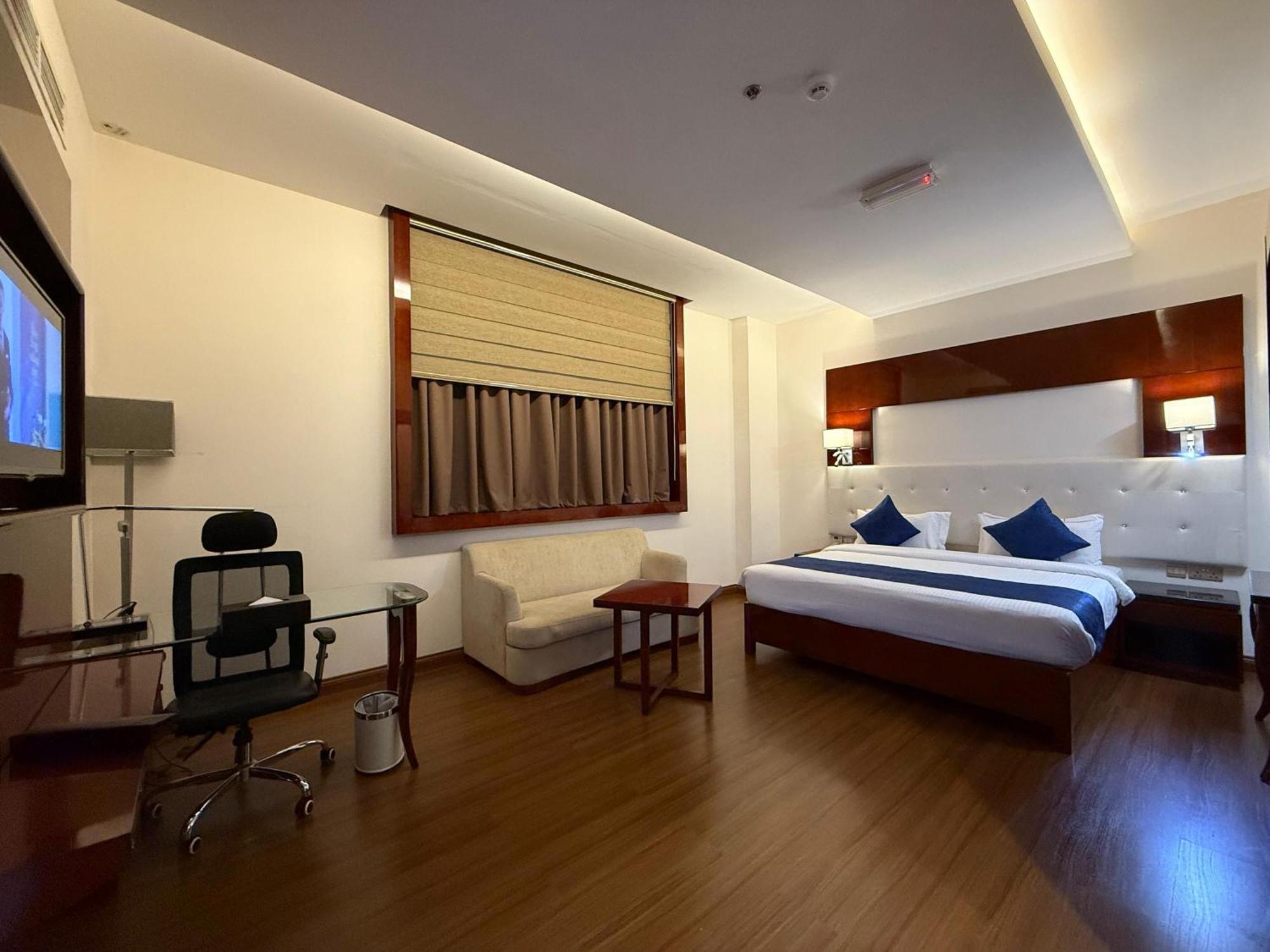 Golden Tulip Headington Hotel Masqat Buitenkant foto