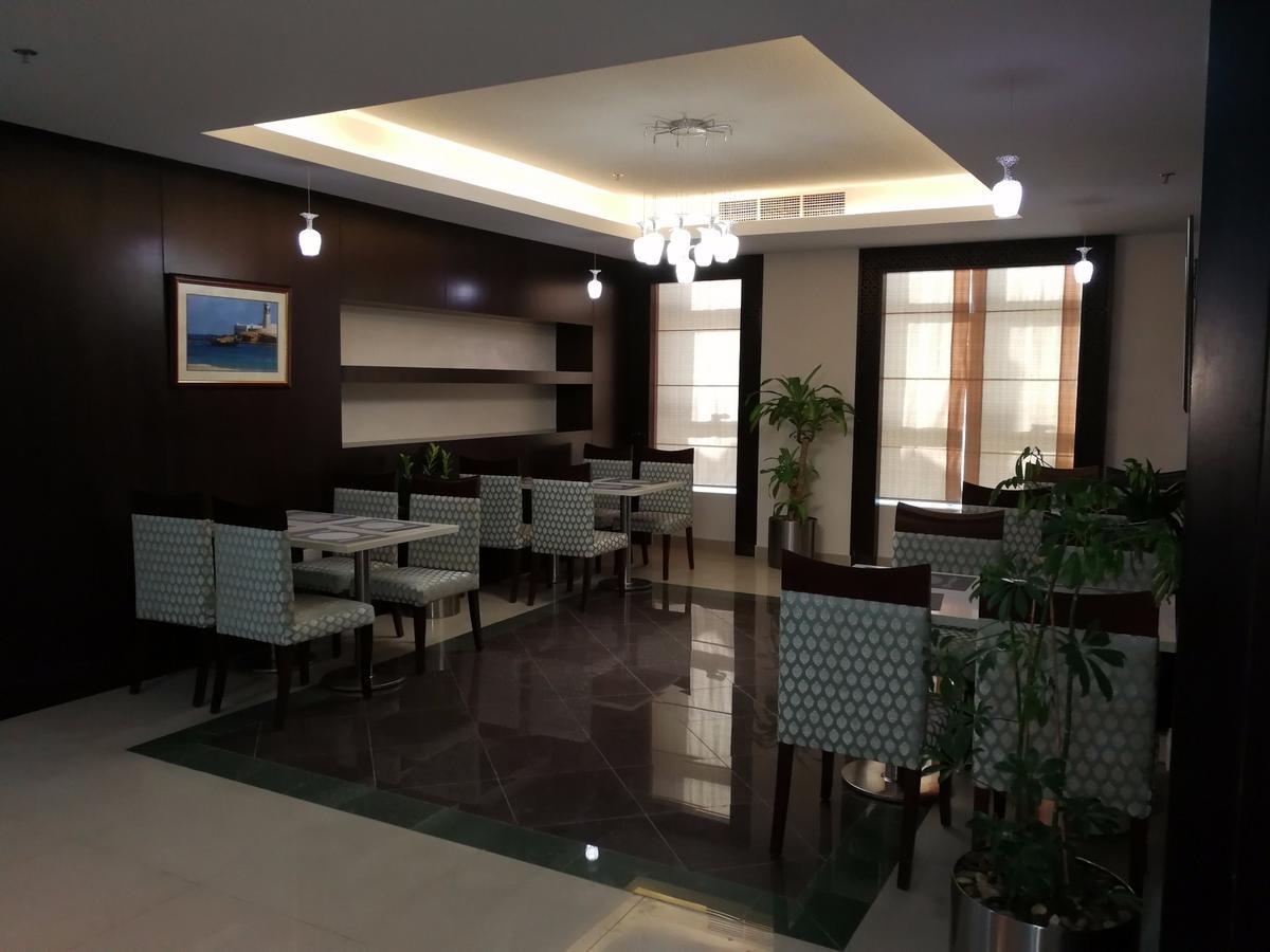 Golden Tulip Headington Hotel Masqat Buitenkant foto