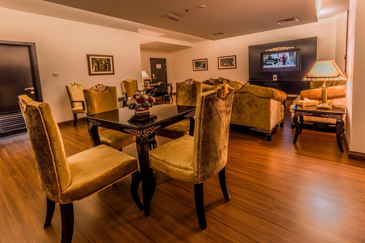 Golden Tulip Headington Hotel Masqat Buitenkant foto