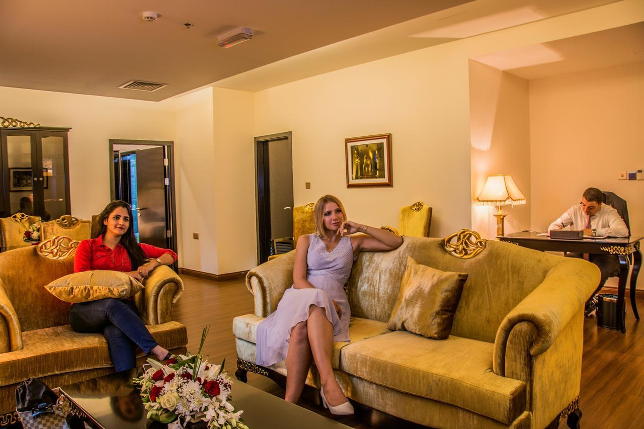 Golden Tulip Headington Hotel Masqat Buitenkant foto