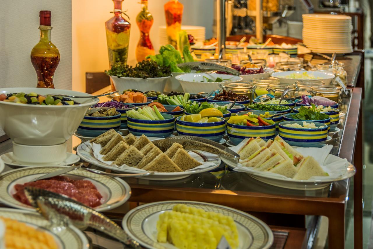 Golden Tulip Headington Hotel Masqat Buitenkant foto