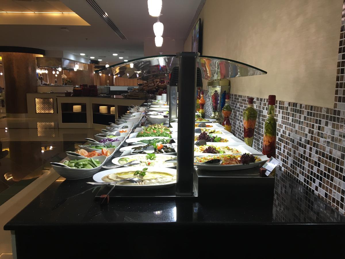Golden Tulip Headington Hotel Masqat Buitenkant foto