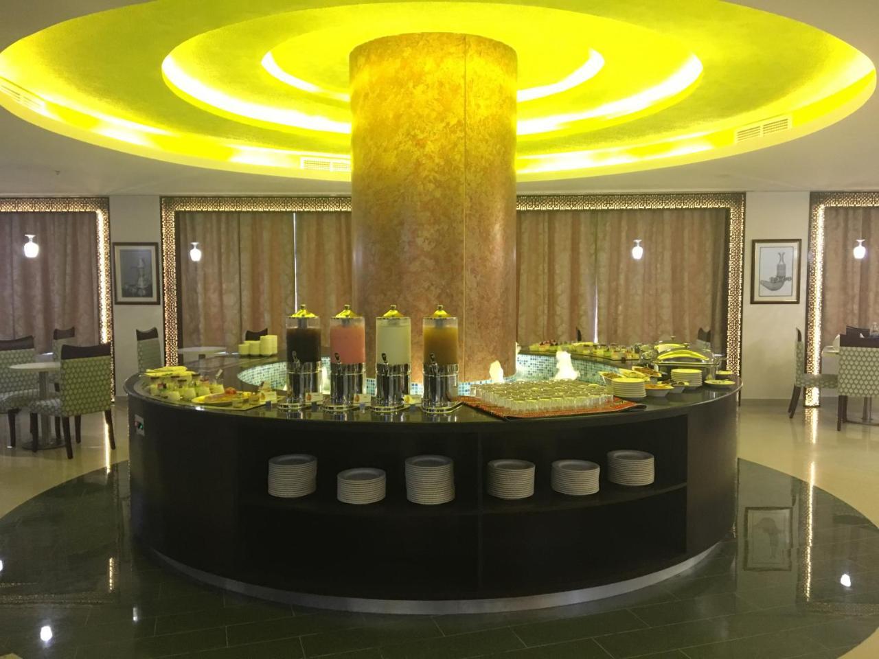 Golden Tulip Headington Hotel Masqat Buitenkant foto