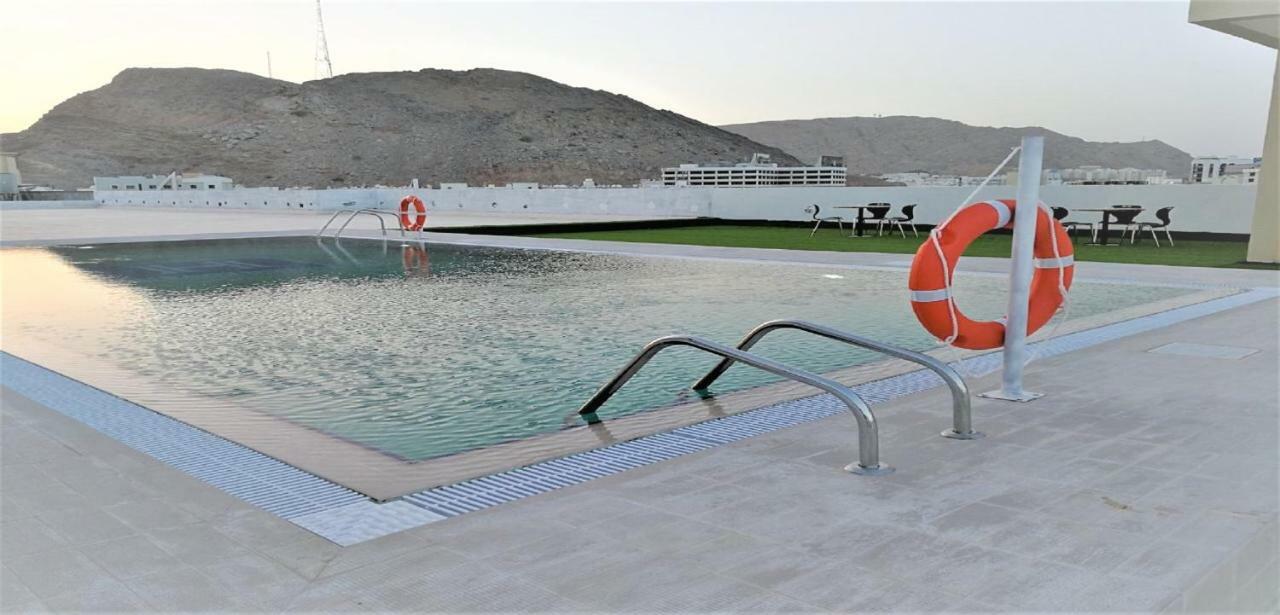 Golden Tulip Headington Hotel Masqat Buitenkant foto